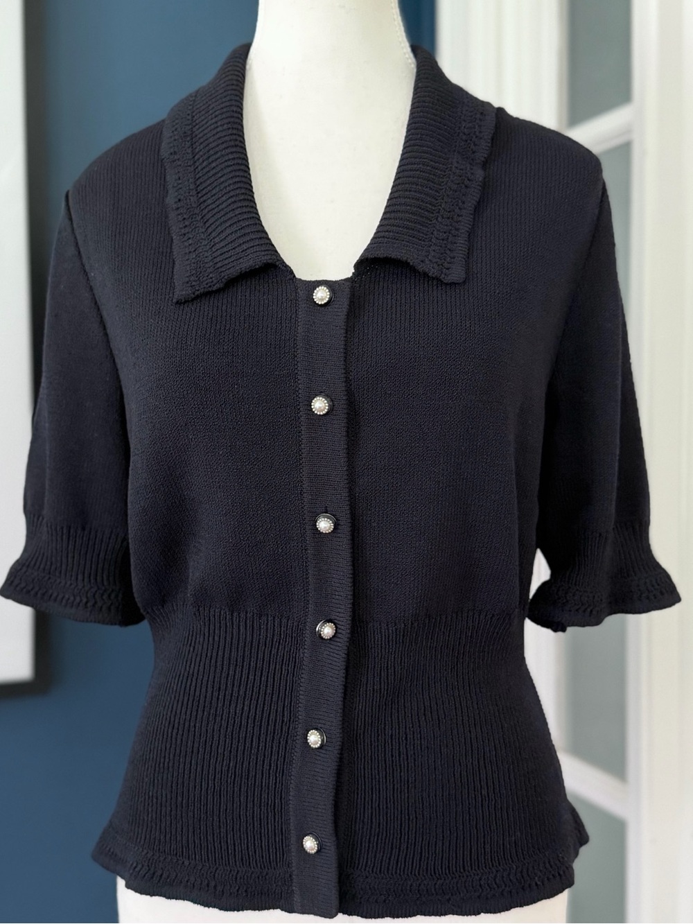 St. John Collection Santana Knit Pearl Button Short Sleeve Cardigan Sz 10